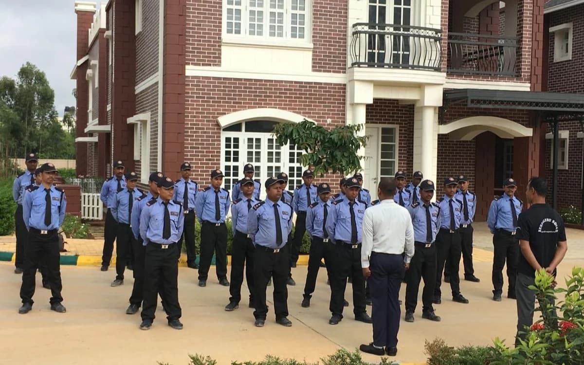 10 Ways Our Security Guards Protect Your Business Better Than Technology Alone